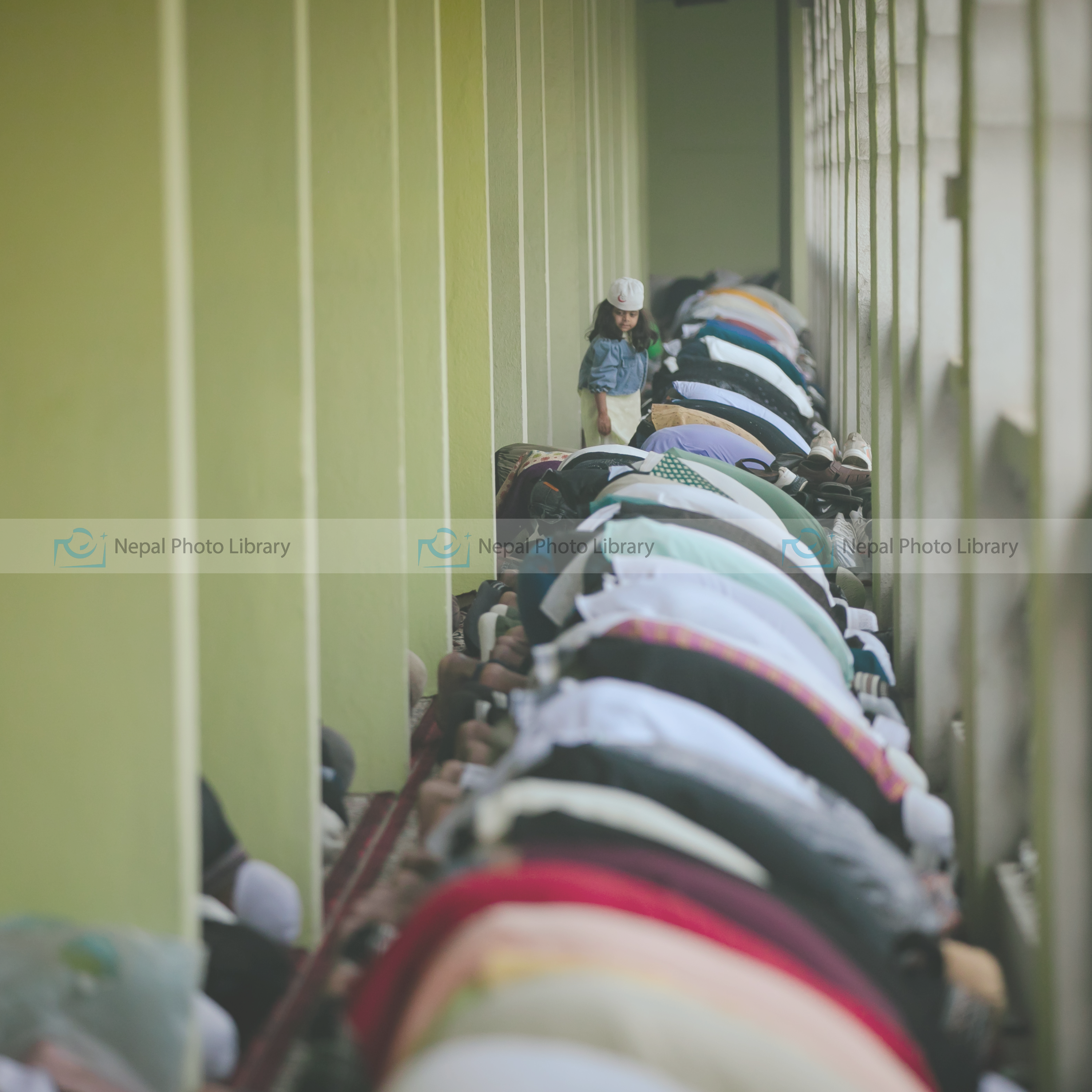 Muslims offer Eid al-Fitr 